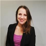 Docente con esperienza y licenciada en filología inglesa